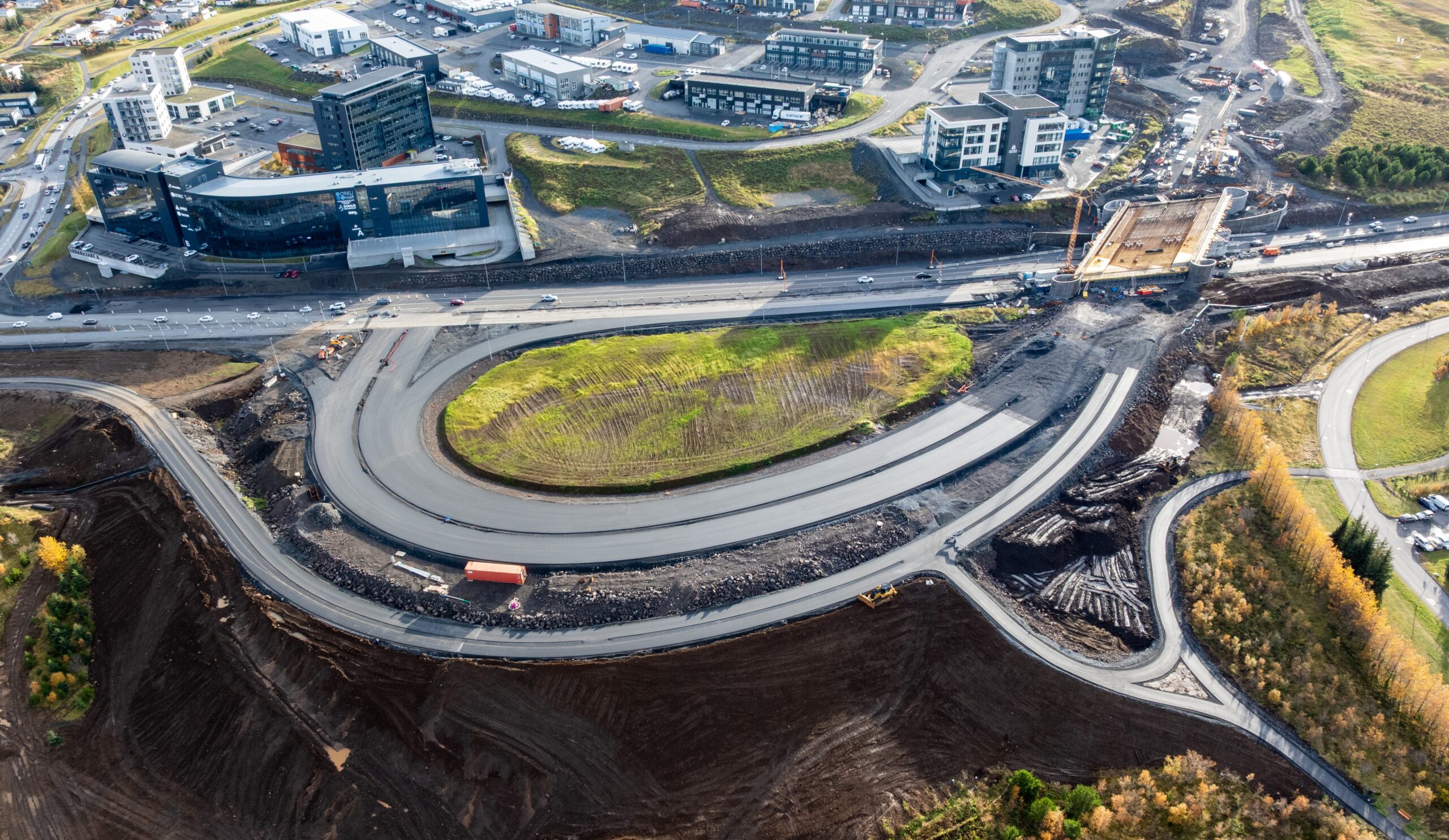 Mannvirkin farin að taka á sig mynd